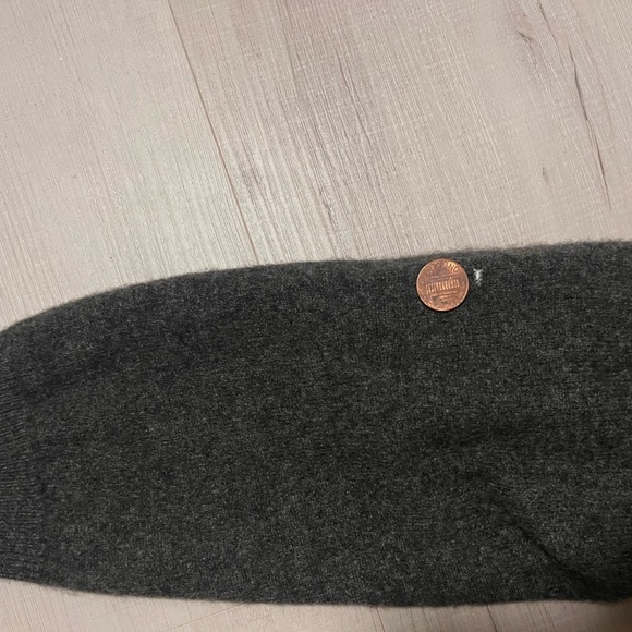 Uniqlo cashmere sweater. Fall 2015. - Picture 6 of 8